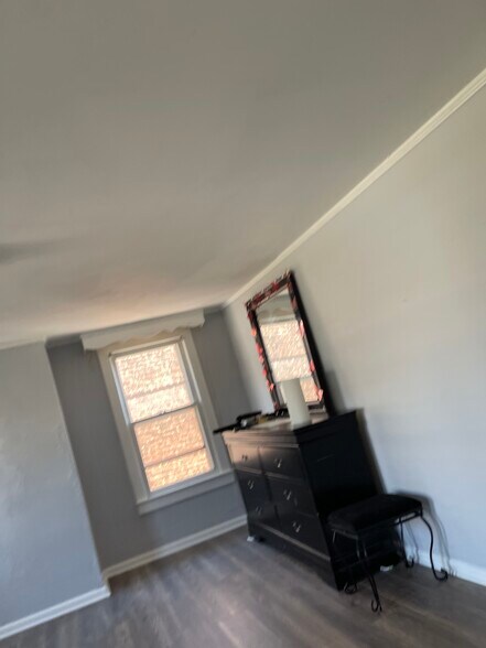 Building Photo - 59 E Paul Ave