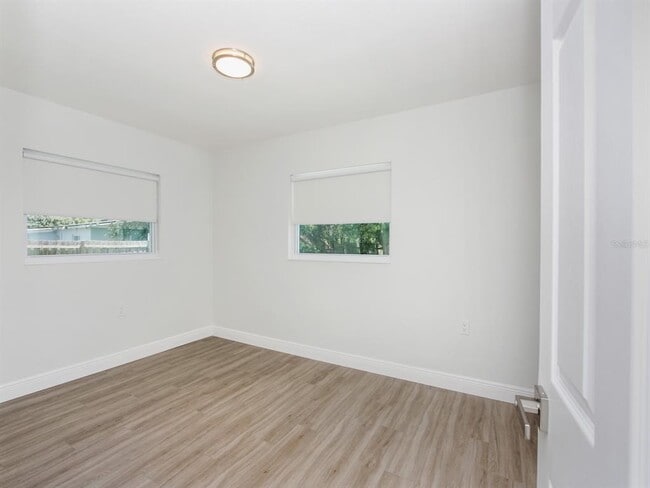 Building Photo - 2806 Bonneville Dr