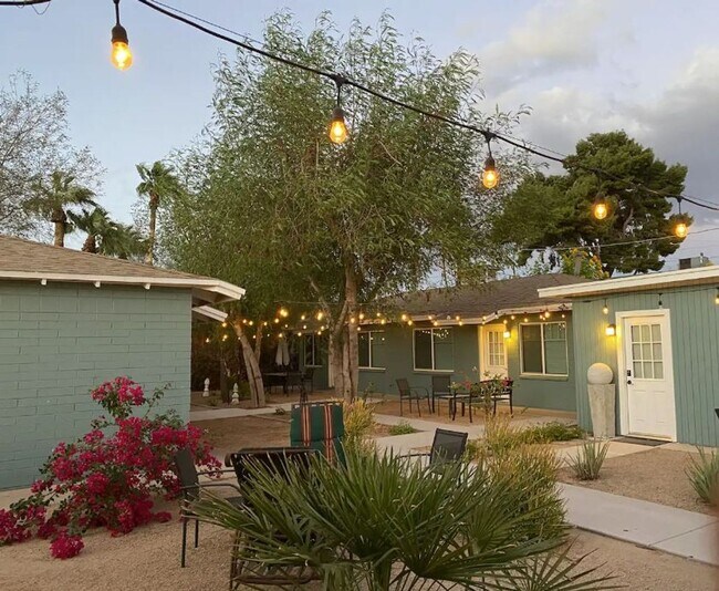 Building Photo - 2 Bed | 1 Bath -  Courtyard Style Unit