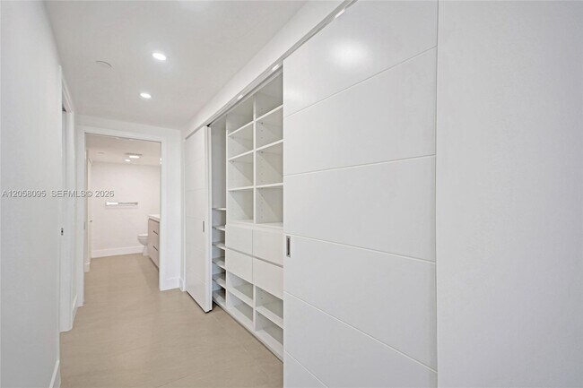 Building Photo - 251 Crandon Blvd