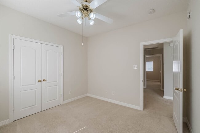 Building Photo - 5911 Brook Bend Dr