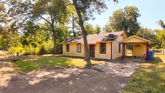Building Photo - 302 Hollis St