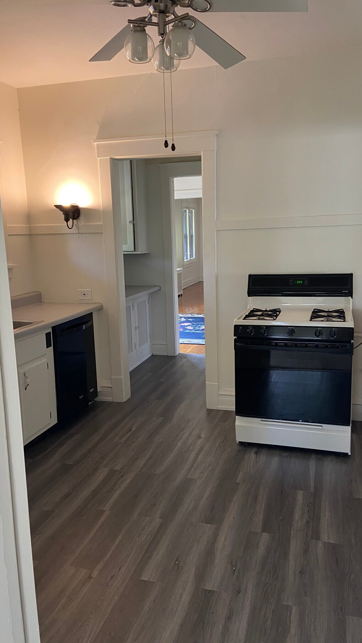 Kitchen & Pantry - 202 N Ridgeland Ave