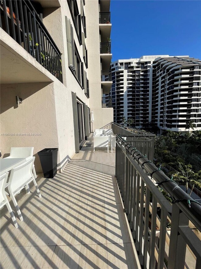 Building Photo - 540 Brickell Key Dr