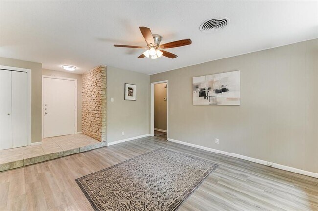 Building Photo - 8711 Bridgeport Dr