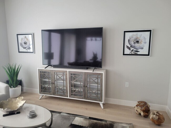 Building Photo - 2 Bedroom Fully Furnished Home In Sun River Community for 55 years and older with a firm 6 Month ...