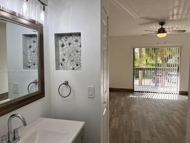 Building Photo - 8820 SW 132nd Pl