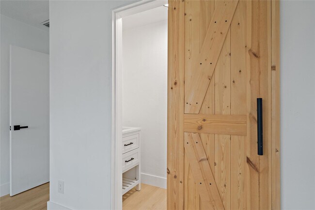 Building Photo - 4510 NW 49th Dr