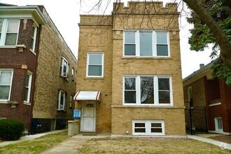 Building Photo - 6423 S Maplewood Ave