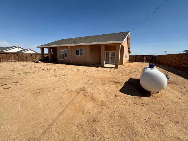 Building Photo - Charming Home Located in California City