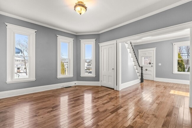 Building Photo - 1104 Pleasant St