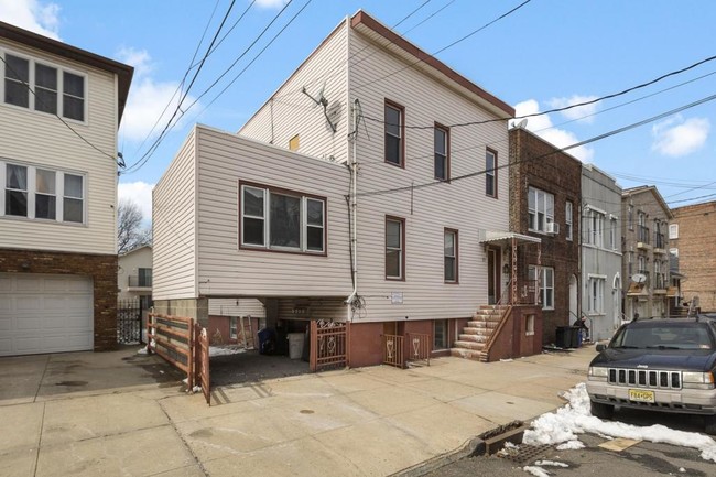 Building Photo - 49-51 Wallis Ave