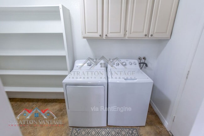 Building Photo - 1928 N Kachina