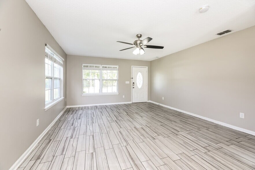 Building Photo - 7053 Civic Club Dr