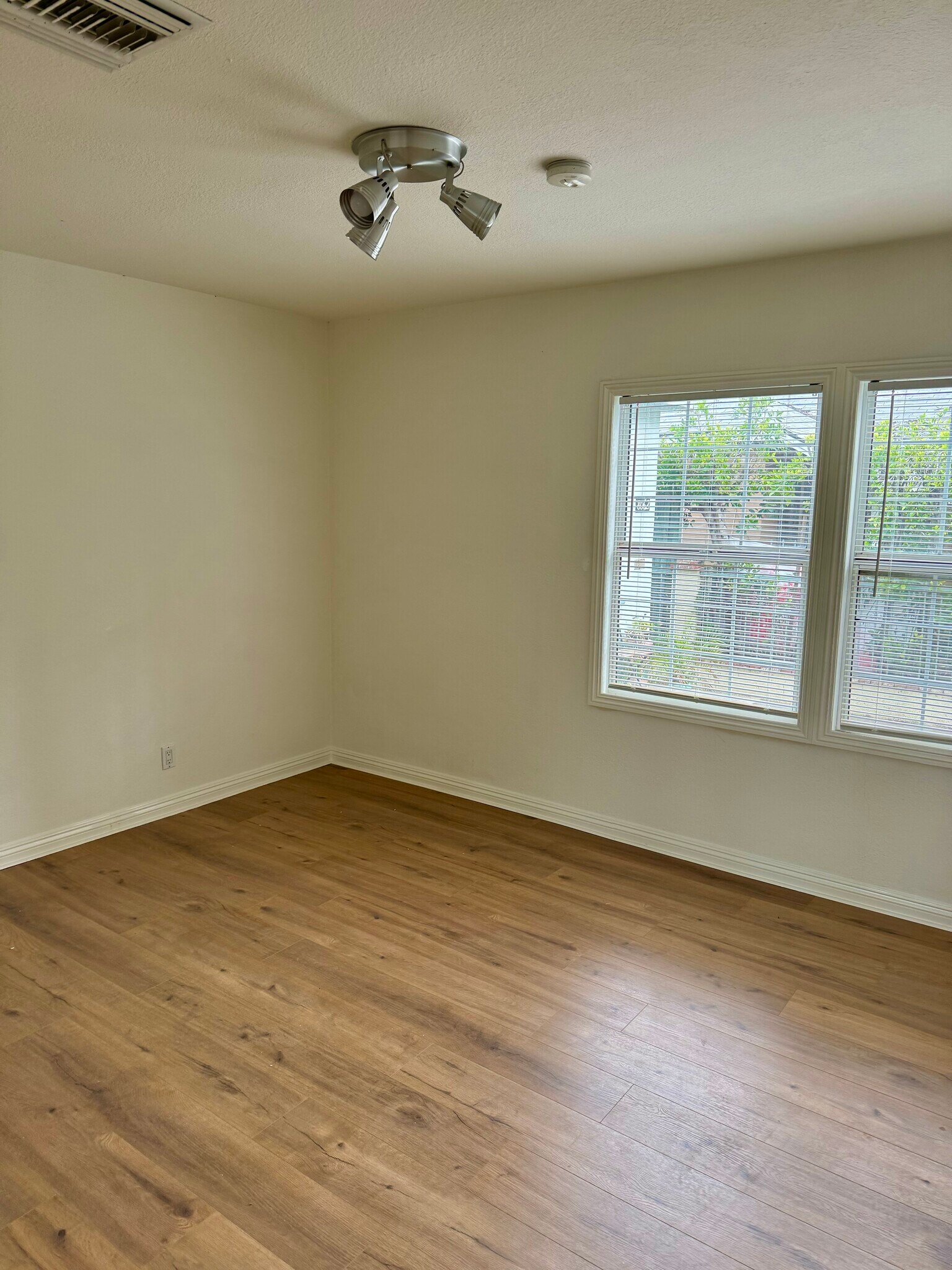 Building Photo - 8064 Sepulveda Blvd