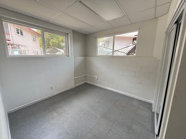 Building Photo - 1415 Kokea St