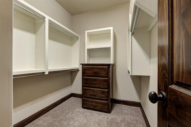 Building Photo - 22090 White Pine Cir