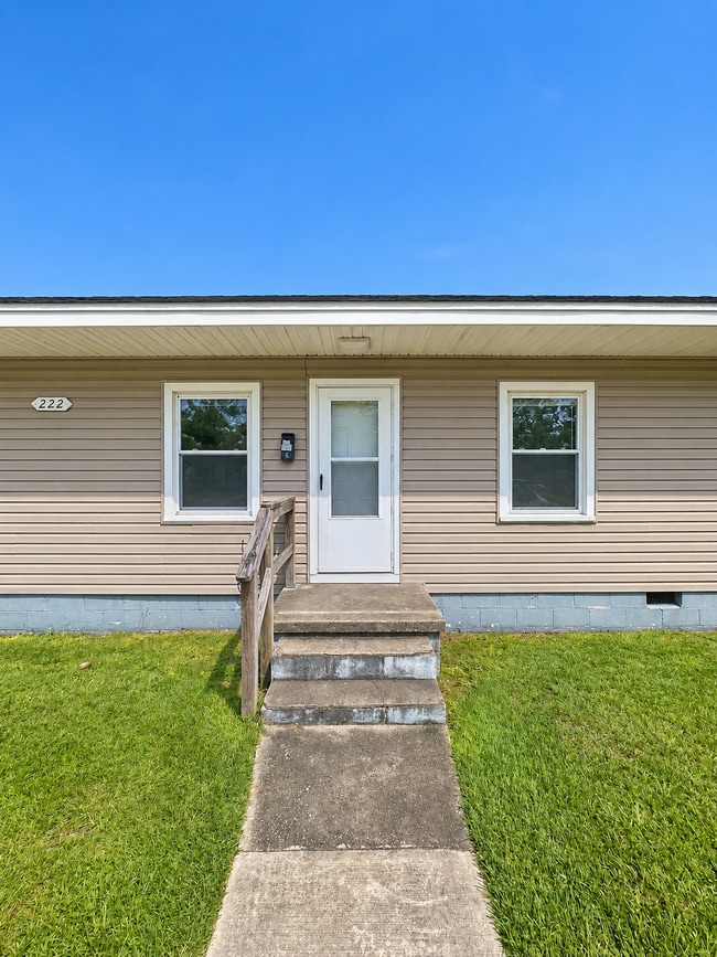 Building Photo - 222 Richlands Ave