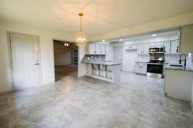 Building Photo - 3215 Woodsboro Dr