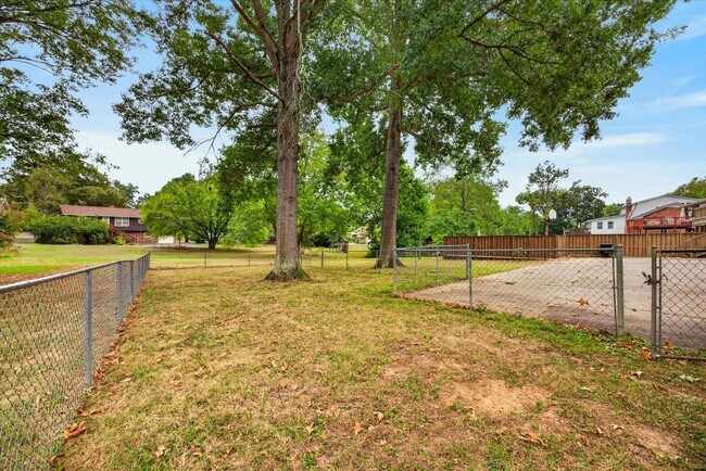 Building Photo - 717 Goodpasture Terrace