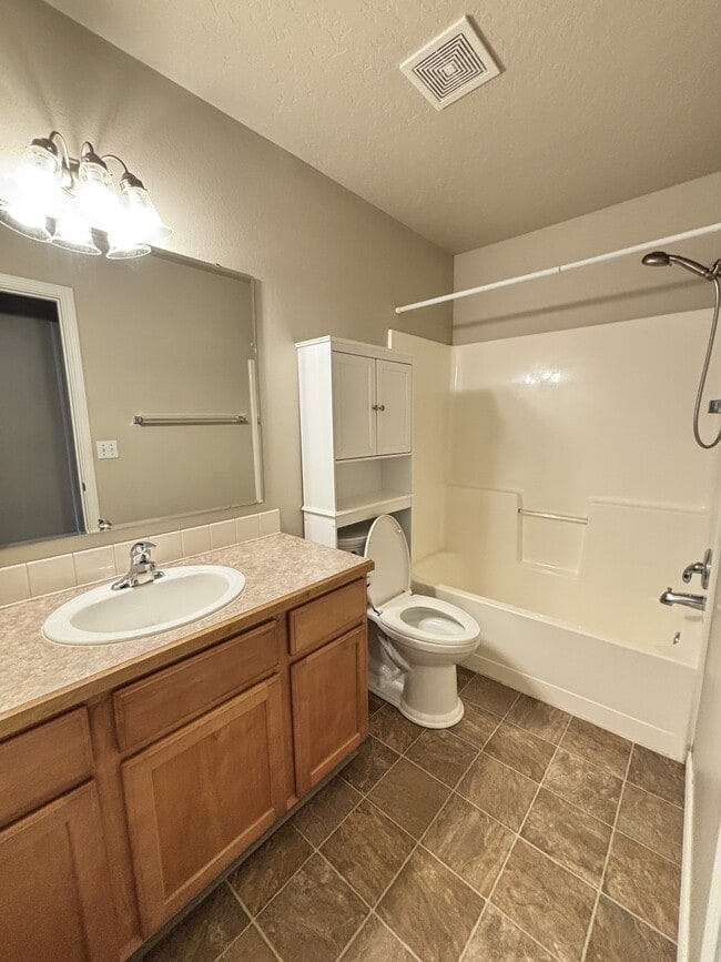Building Photo - 2260 N Baywing Hawk Pl