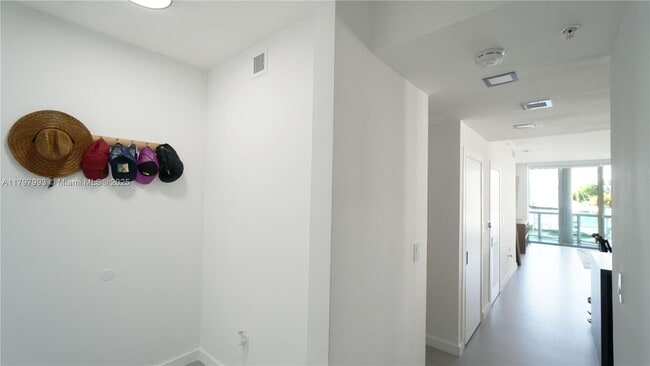 Building Photo - 7918 Harbor Island Dr