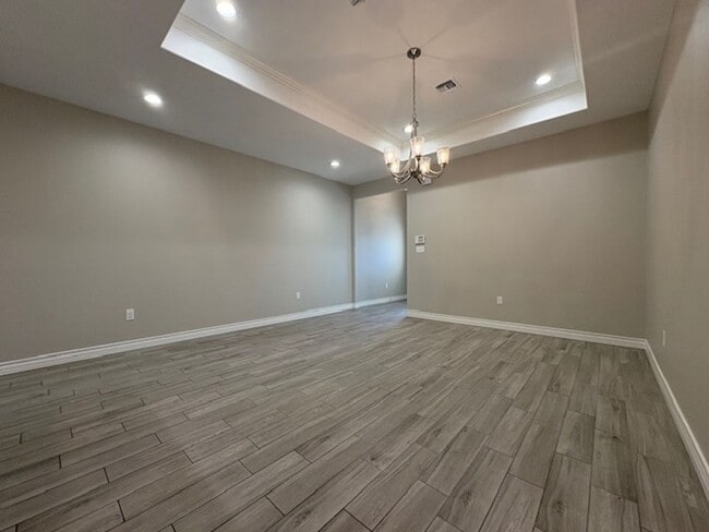 Building Photo - DCR602