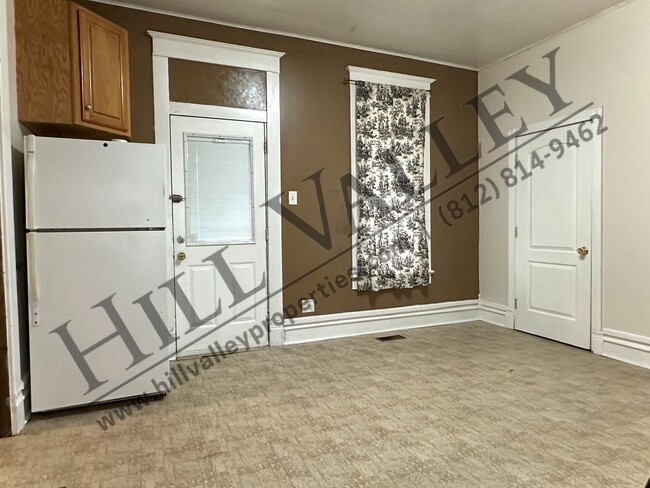 Building Photo - Two Bedroom Home