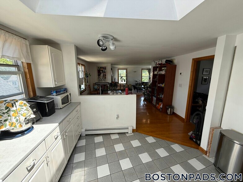 Building Photo - 66 Brooks St