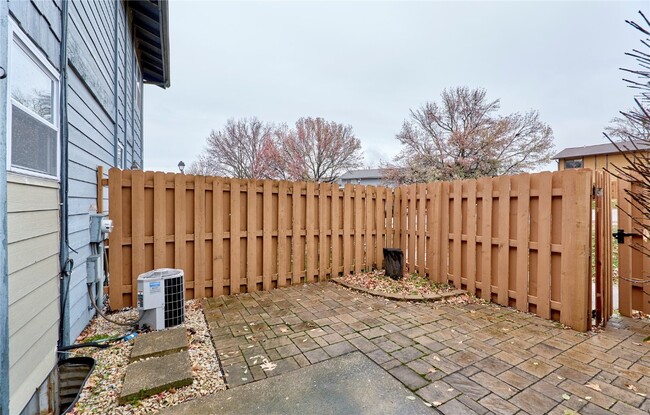 Building Photo - 2402 Savoy Dr