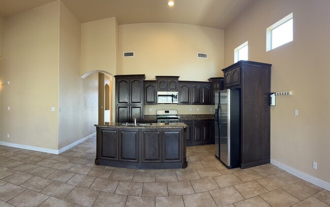 Building Photo - 5545 Manuel Moreno Dr