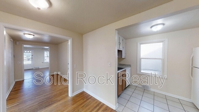 Building Photo - 2437 E St Vrain St