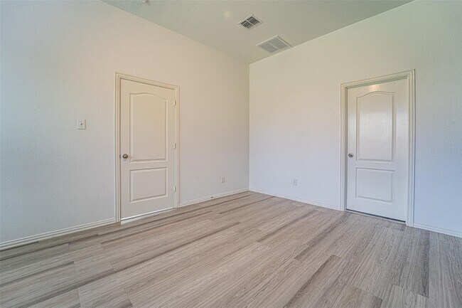 Building Photo - 2741 Sunlight Dr