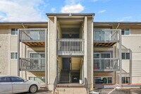 Building Photo - $1,320.95- 2 Bed, 1 Bath Apartment in Co Springs with Pool and Clubhouse Access!