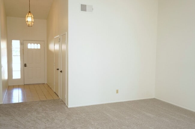 Building Photo - Sun Lakes 3 Bedroom - Backs the Golf Course