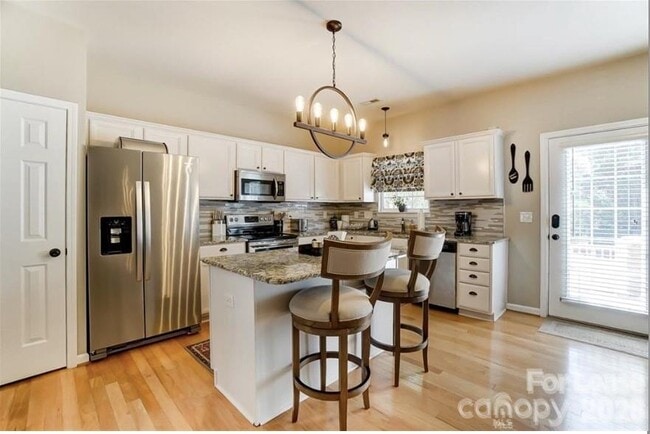 Building Photo - 4102 Christine Ln