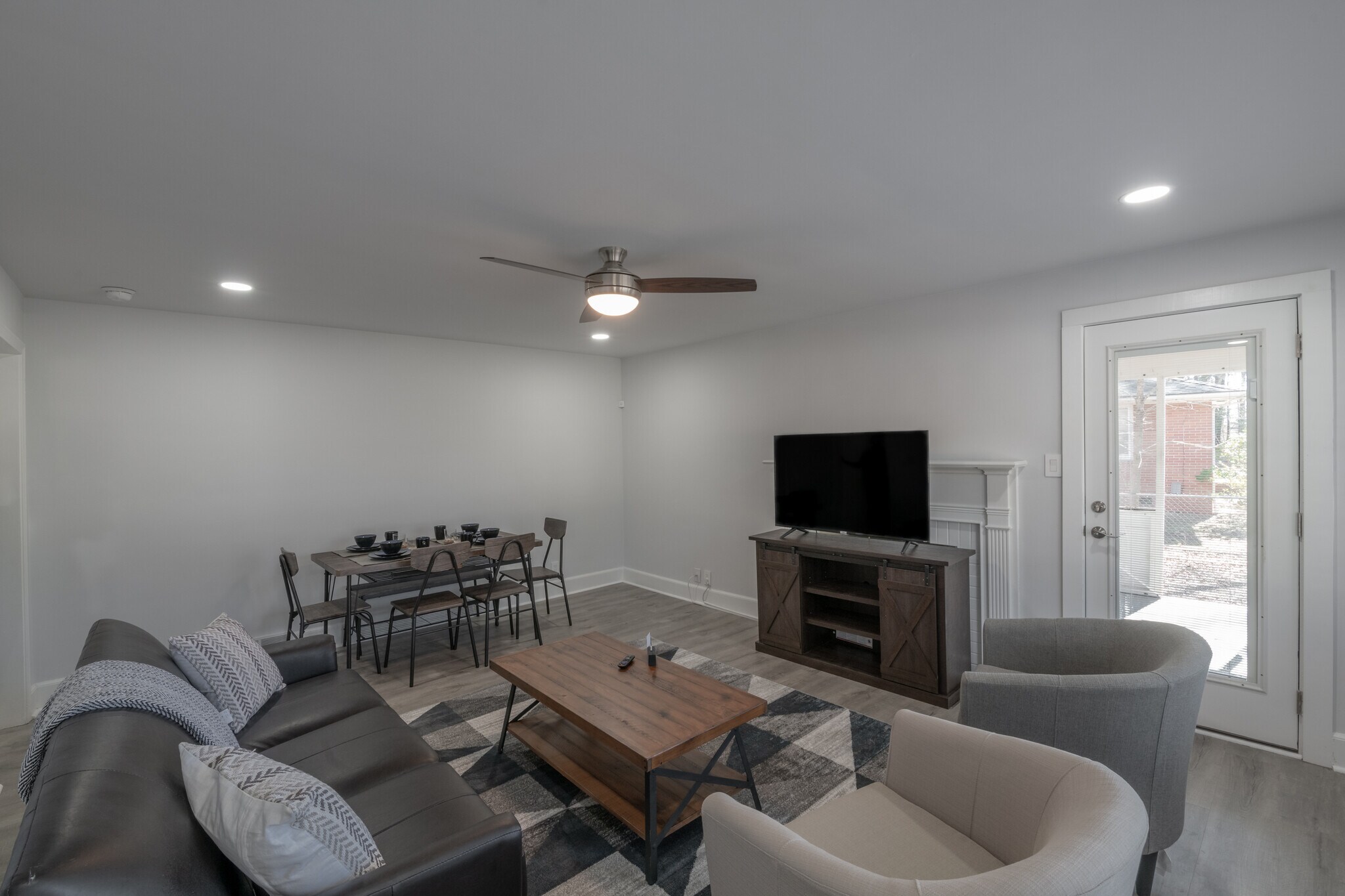 Building Photo - 633 Morreene Rd