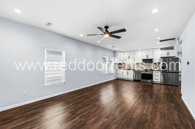 Building Photo - 2320 Spann Ave
