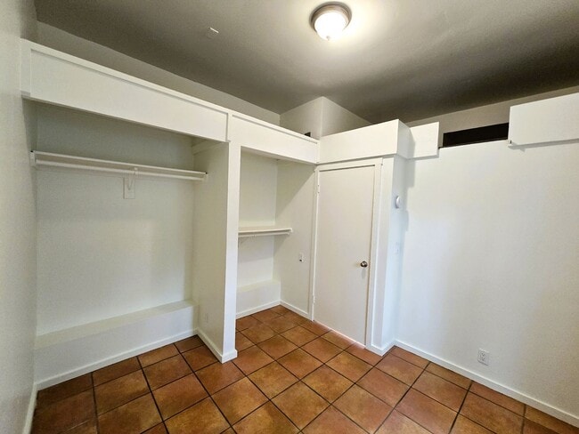 Building Photo - **$500 OFF 1ST MO RENT** 1BD/1BA with priv...