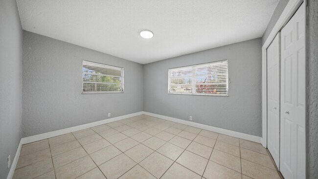 Building Photo - 4681 SW 43rd Terrace