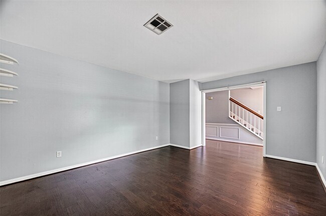 Building Photo - 811 Thicket Ln