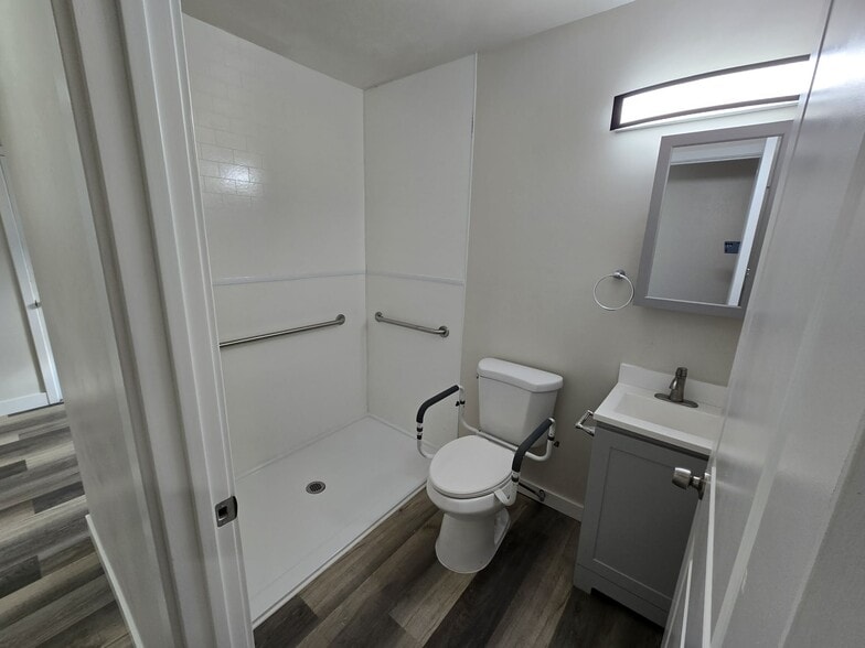 Building Photo - 5305 Santa Margarita St