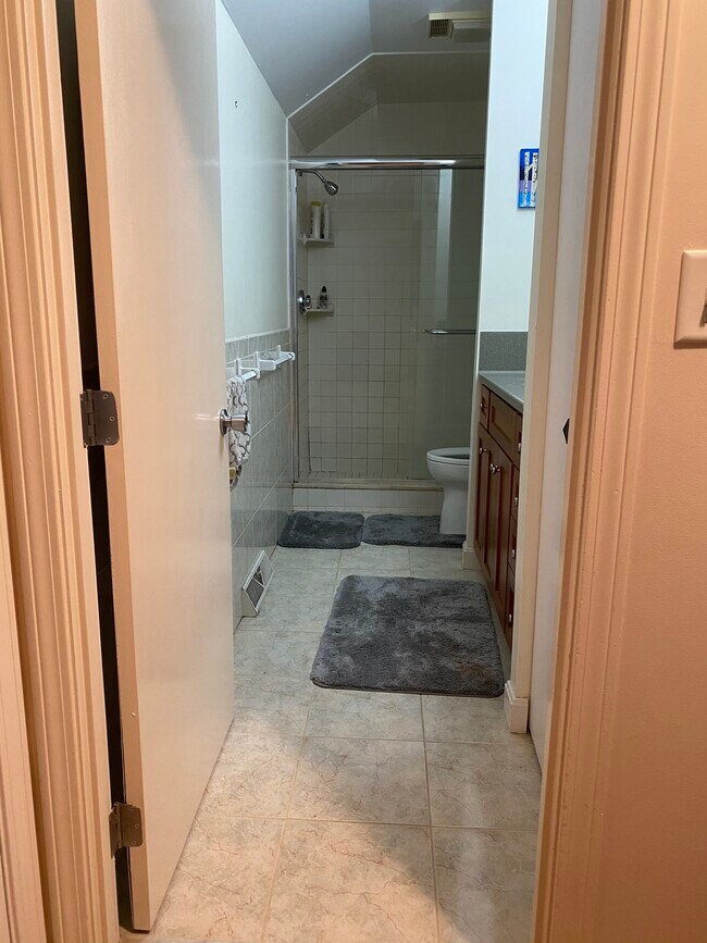 Bathroom 2 - 1 Drummer Boy Way