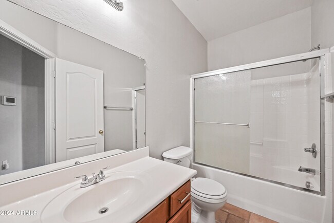 Building Photo - 2600 E Springfield Pl