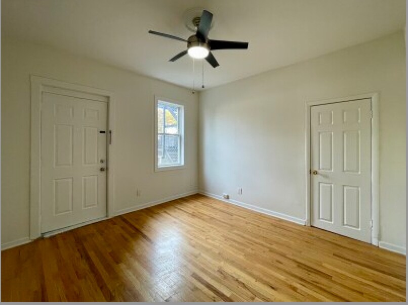 Building Photo - 2219 N Hoyne Ave