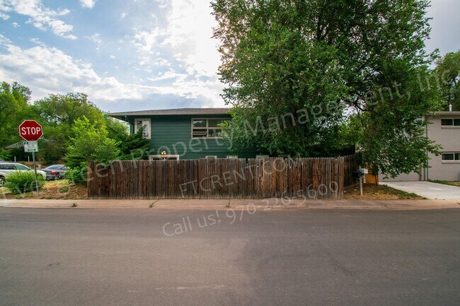 Building Photo - Updated Garden Level Apartment in Central ...