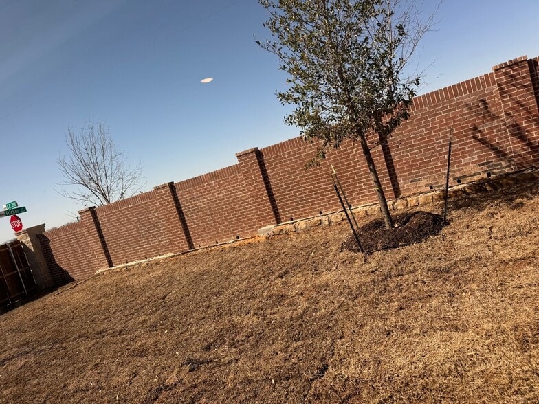 Building Photo - 9001 Thrasher Trl