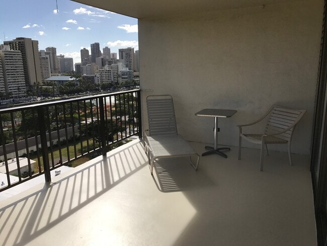 Building Photo - 2444 Hihiwai St