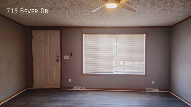 Building Photo - 715 W Bever Dr
