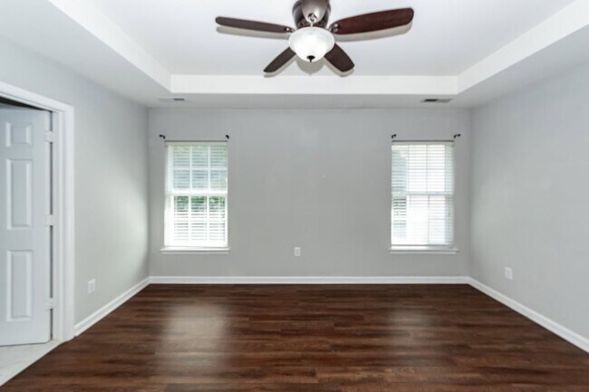 Building Photo - 5150 Trump St